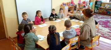 ✅Сегодня, 14 мая, в подготовительной группе прошла игра, где дети группировали предметы по признакам: 🥕🫑овощи, 🍎🍐фрукты, 🖊️✂️канцелярские принадлежности, 🍞🧈🧀продукты питания, 🐯🐵животные жарких стран и других ✅Сегодня, 14 мая, в подготовительной группе прошла игра, где дети группировали предметы по признакам: 🥕🫑овощи, 🍎🍐фрукты, 🖊️✂️канцелярские принадлежности, 🍞🧈🧀продукты питания, 🐯🐵животные жарких стран и других.