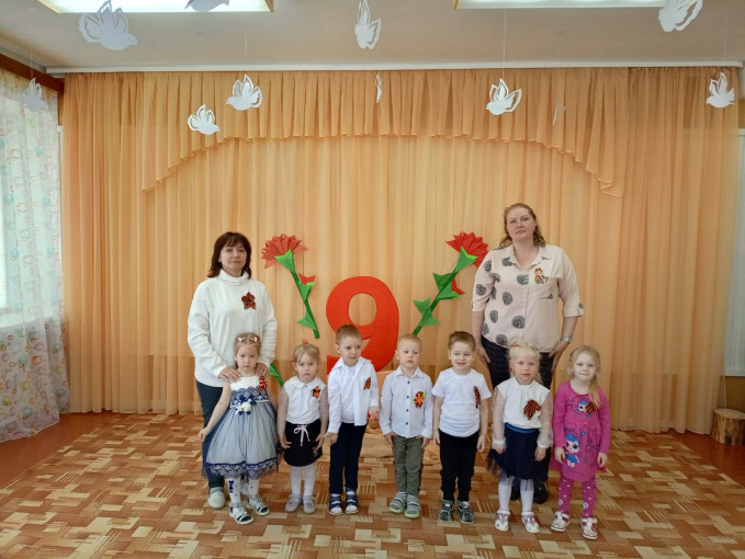 Что такое День Победы? Это гордость всей страны! Это мир над головою! Это значит - нет войны! Что такое День Победы? Это гордость всей страны! Это мир над головою! Это значит - нет войны!.